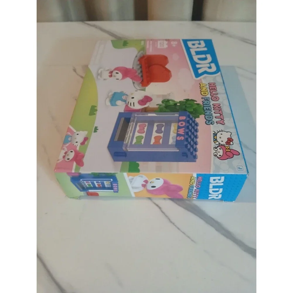 Hello Kitty and Friends Vending Machine Builder Set 120 pcs